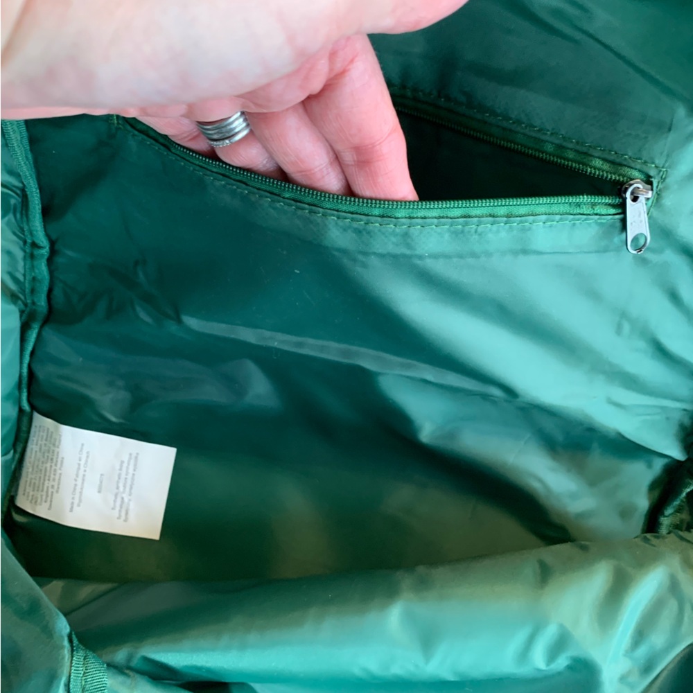 NWOT Arbonne Cute & Durable Green Backpack. Adjustable shoulder straps. Pockets. - Picture 10 of 11